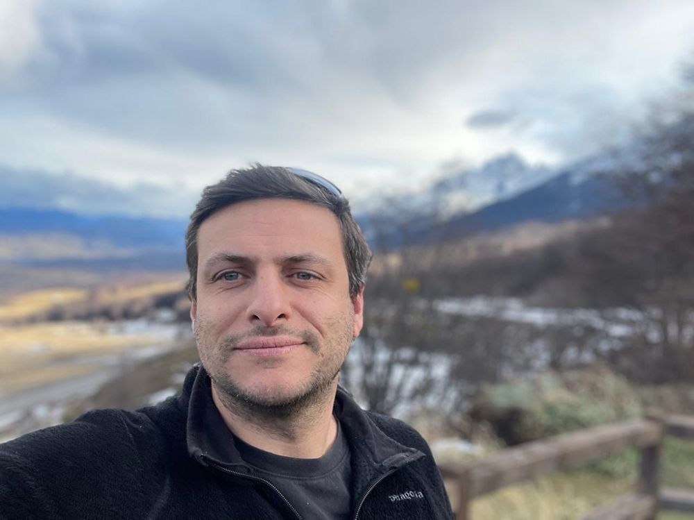 "Restaurar una playa, estar un año trabajando en ella es todavía un trabajo pendiente. Hoy día tenemos que entrar en el proceso de sanación de esta contaminación que hemos generado y no es fácil, no es trivial y tampoco es gratis", explica el profesor Mattar.